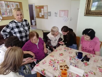 Naši dobrovoľníci v zariadení pre seniorov