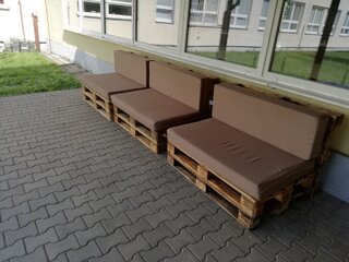 07-oddychova zona vo vonkajsom areali skoly so sadom cernic 2
