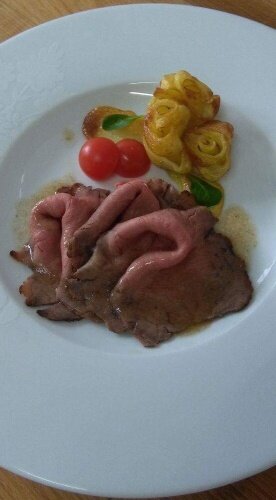 Spoločne sme pripravovali anglický rozbif s rôznymi prílohami.
