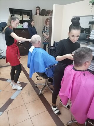 Vizážistky maturovali - 01
