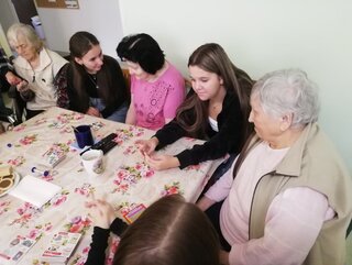 Naši dobrovoľníci v zariadení pre seniorov - 07