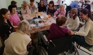 Naši dobrovoľníci v zariadení pre seniorov - 11
