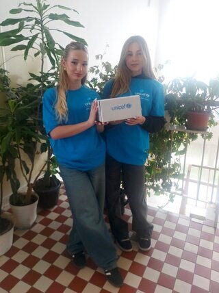 Unicef - modrý gombík - 01