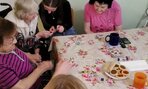 Naši dobrovoľníci v zariadení pre seniorov - 04