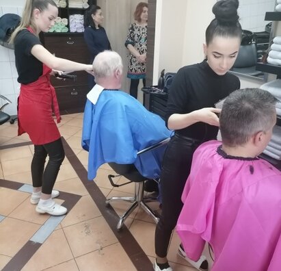 Vizážistky maturovali